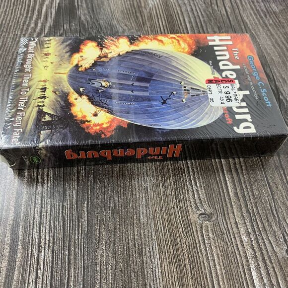 The Hindenburg (VHS, 1997) George C. Scott, Anne Bancroft, William Atherton - Picture 3 of 5